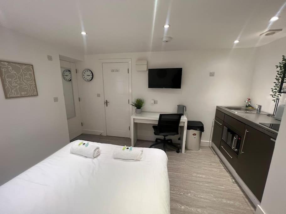 2 Flat, 50m From Airbus Appartamento Bristol